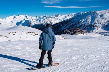 People enjoy snowboard for winter holiday in Alps area, Les Arcs 2000, Savoie, France, Europe