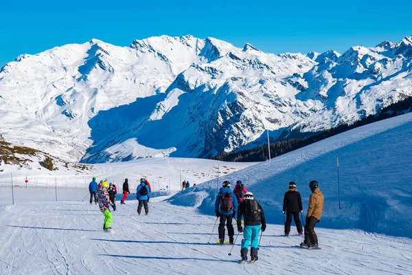 Lidé Lyže Snowboard Pro Zimní Dovolenou Alpách Oblasti Mont Blanc — Stock fotografie