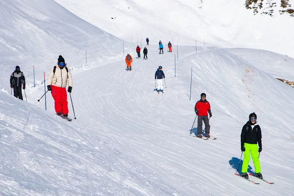 Lidé Lyže Snowboard Pro Zimní Dovolenou Alpách Oblasti Les Arcs — Stock fotografie