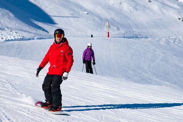 Людям Подобається Сноуборд Зимового Відпочинку Альпах Області Лез Арк 2000 — стокове фото
