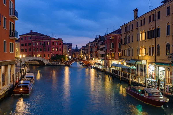Vista Noturna Canal Ponte Edifícios Antigos Veneza Itália — Fotografia de Stock