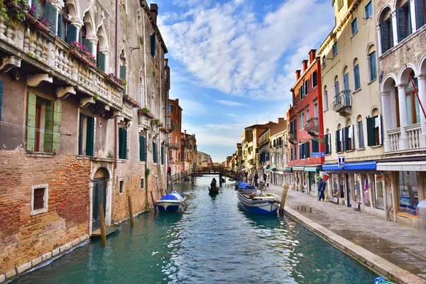 Vintage Rakennukset Kanaalin Mukaan Venetsiassa Italiassa — kuvapankkivalokuva