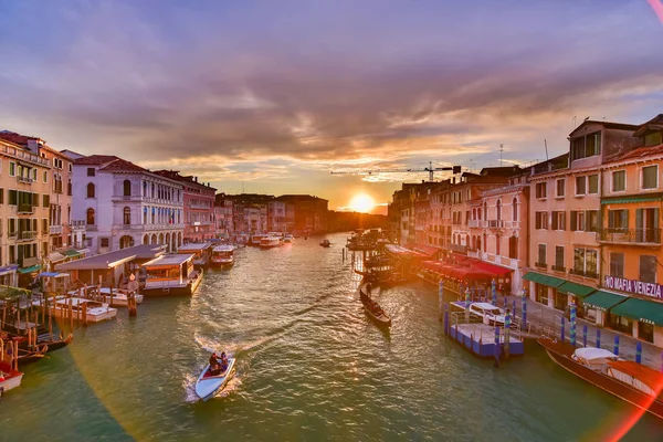 Grande Canal Com Gôndola Vaporetto Pôr Sol Veneza Itália — Fotografia de Stock