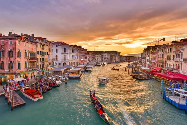Grand Canal Med Gondola Och Ångbåt Vid Solnedgång Venedig Italien — Stockfoto