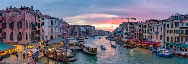 Vista Panorâmica Grande Canal Com Gôndola Vaporetto Pôr Sol Veneza — Fotografia de Stock