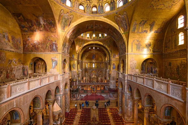 意大利威尼斯大教堂圣马可大教堂内部的马赛克装饰艺术 — 图库照片