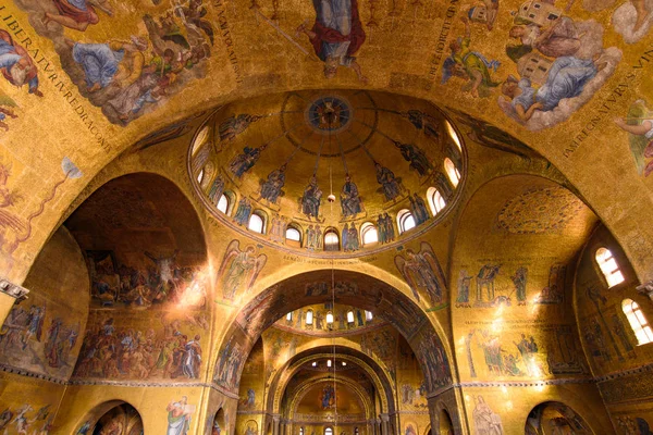 マルコ聖堂 ヴェネツィア イタリアの大聖堂の教会の内部のモザイク装飾芸術 — ストック写真