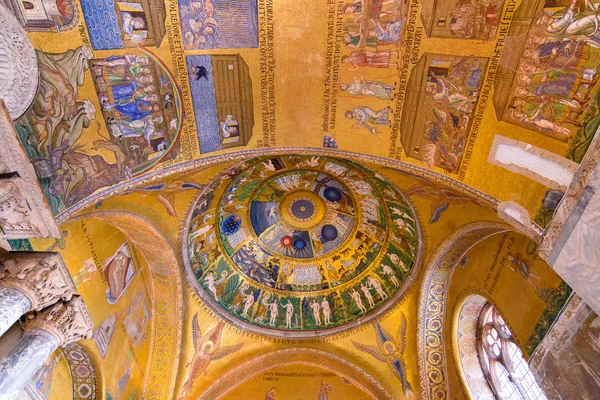 マルコ聖堂 ヴェネツィア イタリアの大聖堂の教会の内部のモザイク装飾芸術 — ストック写真