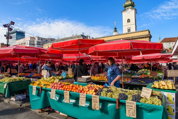 Dolac Market Πιο Επισκέψιμη Αγορά Αγροτών Στο Ζάγκρεμπ Της Κροατίας — Φωτογραφία Αρχείου