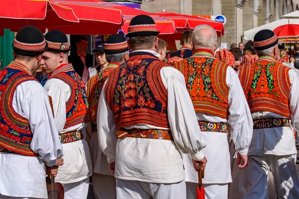 Pessoas Croatas Com Roupas Tradicionais Zagreb — Fotografia de Stock