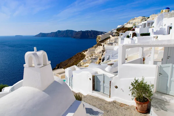 Bâtiments Blancs Traditionnels Face Mer Égée Oia Île Santorin Grèce — Photo