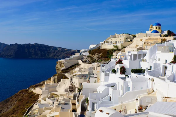 Традиционные Белые Здания Выходящие Эгейское Море Ойе Остров Санторини Греция — стоковое фото