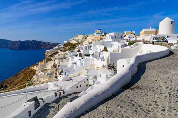 Bâtiments Blancs Traditionnels Face Mer Égée Oia Île Santorin Grèce — Photo