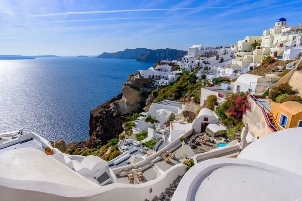 Bâtiments Blancs Traditionnels Face Mer Égée Oia Île Santorin Grèce — Photo