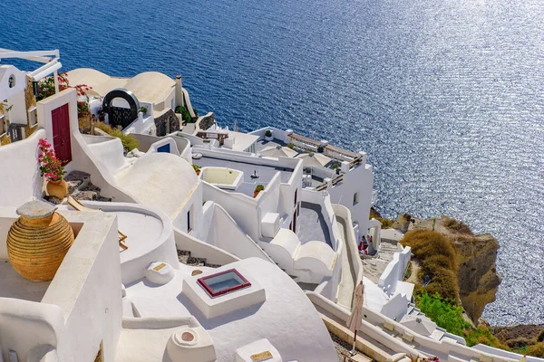 Tradycyjne Białe Budynki Widokiem Morze Egejskie Oia Wyspa Santorini Grecja — Zdjęcie stockowe