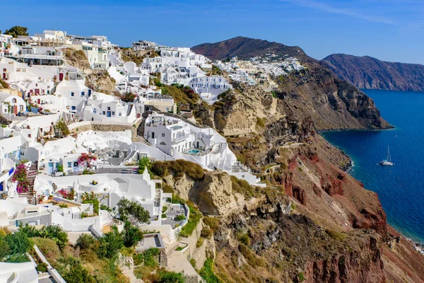 Bâtiments Blancs Traditionnels Face Mer Égée Oia Île Santorin Grèce — Photo