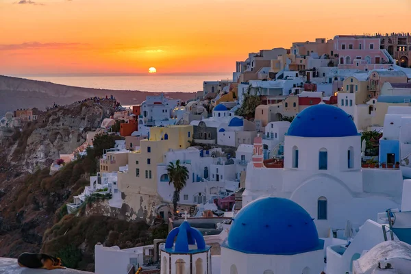 Blue Domed Churches Traditional White Houses Facing Aegean Sea Warm — Stock Photo, Image