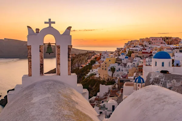 Chiese Cupola Blu Campanile Affacciate Sul Mar Egeo Con Calda — Foto Stock