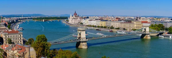 Panorama Del Edificio Del Parlamento Húngaro Puente Cadena Szechenyi Río —  Fotos de Stock