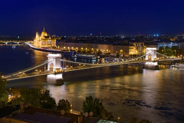 Panorama Nocturno Del Edificio Del Parlamento Húngaro Puente Cadena Szechenyi — Foto de Stock