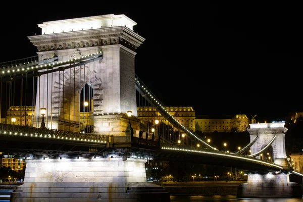 Vista Nocturna Del Puente Cadena Szechenyi Través Del Río Danubio — Foto de Stock