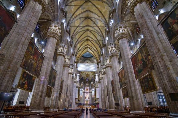 米兰大教堂 Duomo Milano 意大利米兰大教堂的内部 它是世界上第四大教堂 — 图库照片