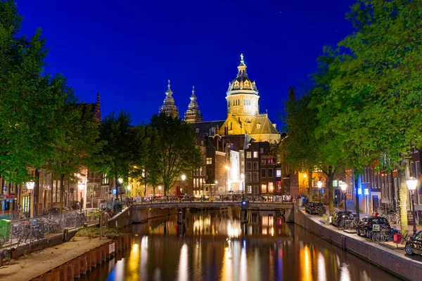 Vista Notturna Edifici Barche Lungo Canale Amsterdam Paesi Bassi — Foto Stock