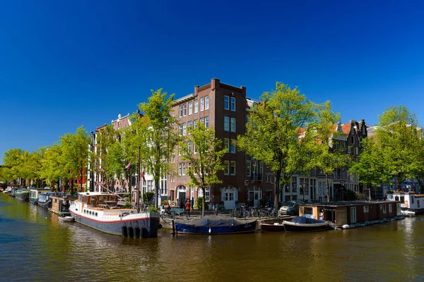 Edifici Barche Lungo Canale Amsterdam Paesi Bassi — Foto Stock