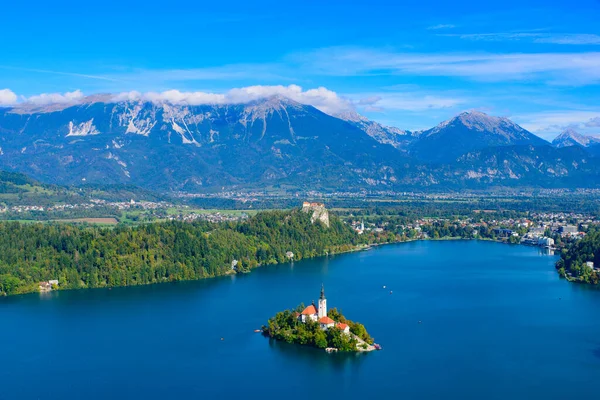 มมองทางอากาศของเกาะ Bled และทะเลสาบ Bled จาก Osojnica Hill สถานท องเท ยวท — ภาพถ่ายสต็อก