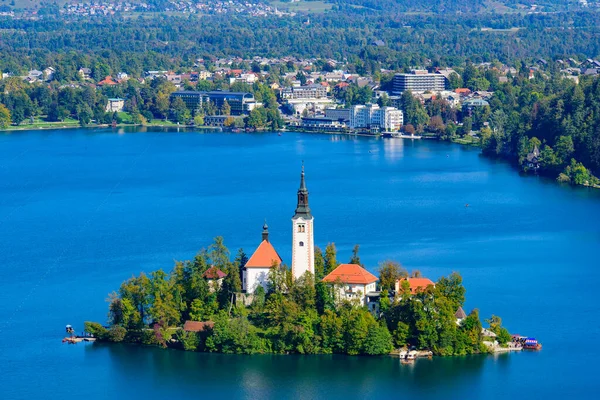 มมองทางอากาศของเกาะ Bled และทะเลสาบ Bled จาก Osojnica Hill สถานท องเท ยวท — ภาพถ่ายสต็อก