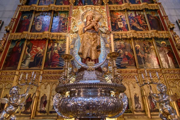 Altar Almudena Cathedral Madrid Spain — ストック写真
