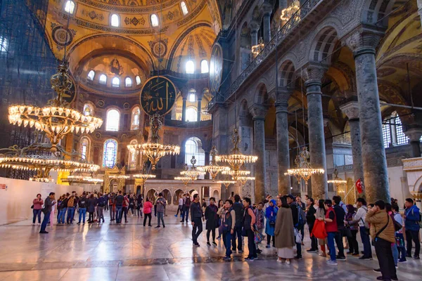 Tourists Hagia Sophia Former Orthodox Cathedral Ottoman Imperial Mosque Istanbul — Stok fotoğraf