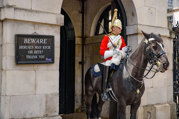 Eine Pferdewache Vor Dem Gebäude Der Horse Guards Westminster London — Stockfoto