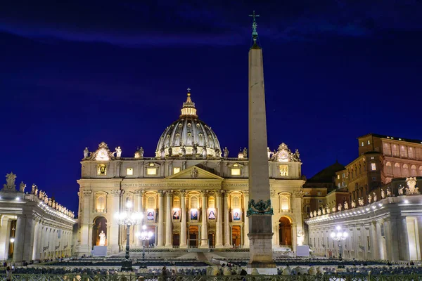 Vista Notturna Della Basilica San Pietro Nella Città Del Vaticano — Foto Stock