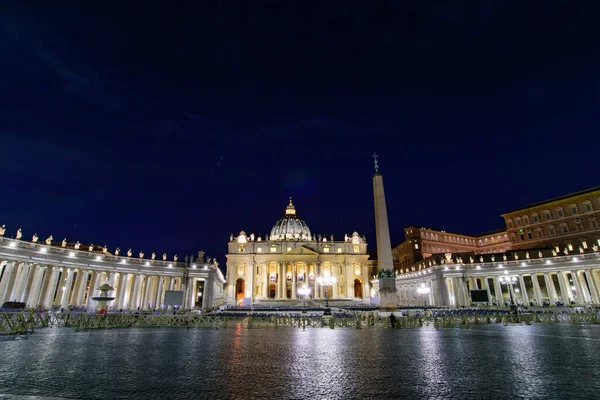 Vista Notturna Della Basilica San Pietro Nella Città Del Vaticano — Foto Stock