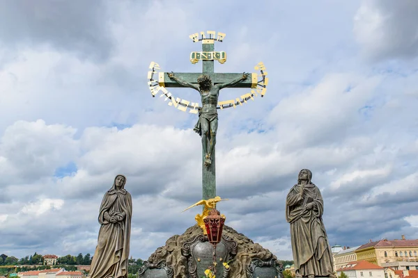 Statyn Crucifix Och Golgata Karlsbron Prag Tjeckien — Stockfoto