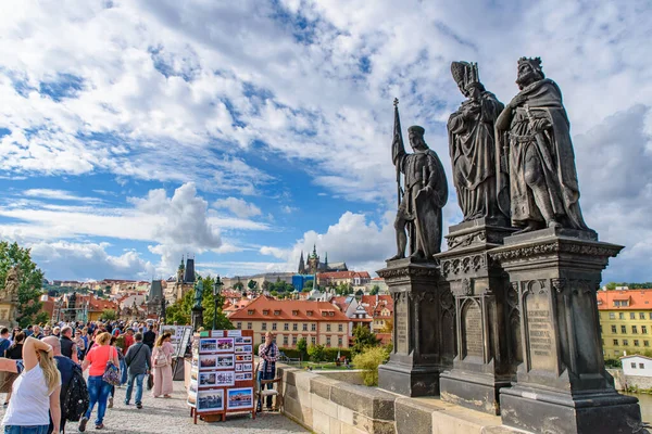 Lidé Karlově Mostě Praze Česká Republika — Stock fotografie