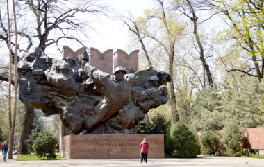 Almatı, Kazakistan, Haziran, 2013. Anıt 