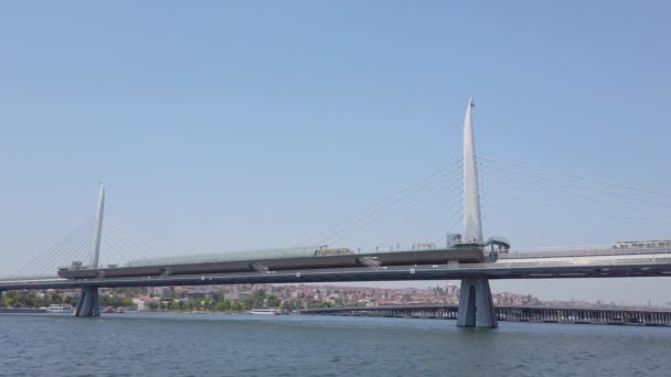 Golden Horn Metro Bridge Törökország, Isztambul, Bosphorus. — Stock videók