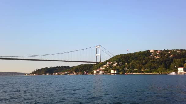 15 липня: Міст мучеників, міст Босфор. Відомий міст через Босфор. — стокове відео