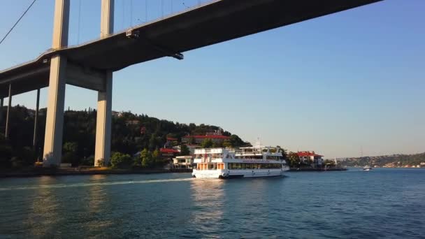 Bosphorus körút. Fatih Szultán híd. Második Bosphorus híd. Közelkép. — Stock videók