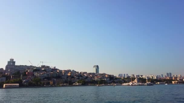 Bosporus Feribot tour Основні пам'ятки Стамбула: Bosphorus bridg, Hagia Sophia. — стокове відео