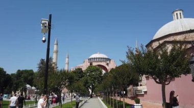 Sultanahmet Meydanı 'ndaki Ayasofya Müzesi' nin önünde. Türkiye, İstanbul.