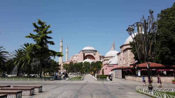 Zewnątrz muzeum Hagia Sophia na placu Sultanahmet. Turcja, Stambuł. — Wideo stockowe