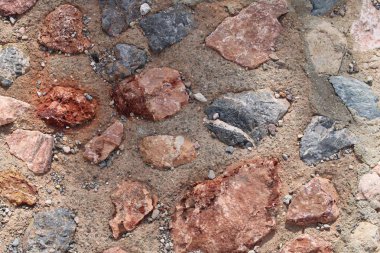 Rüzgar ve dalgalar üzerinde İspanya kıyısında tarafından aşınmış dağ taş