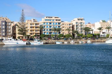 Balıkçı limanı ve çevresi güzel görünüm