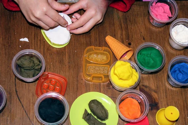 Hamuru renkler ve çocuklar için Plastik kalıpları