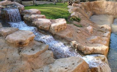 Almeria dağlarında küçük şelale peyzaj