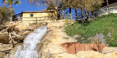 Almeria dağlarında küçük şelale peyzaj