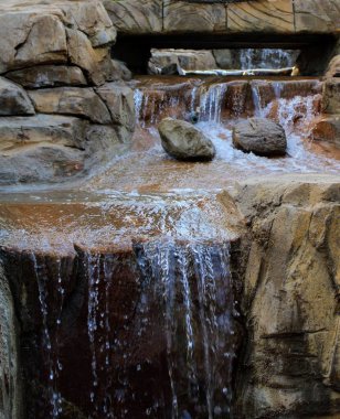 Almeria dağlarında küçük şelale peyzaj